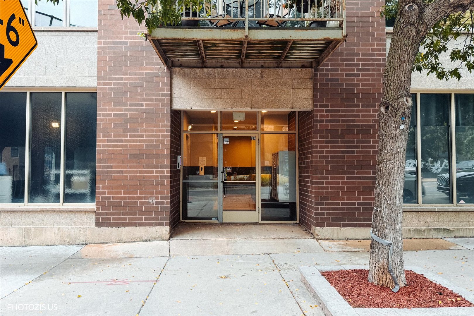 912 W Chicago Avenue 403 Property Photo 2