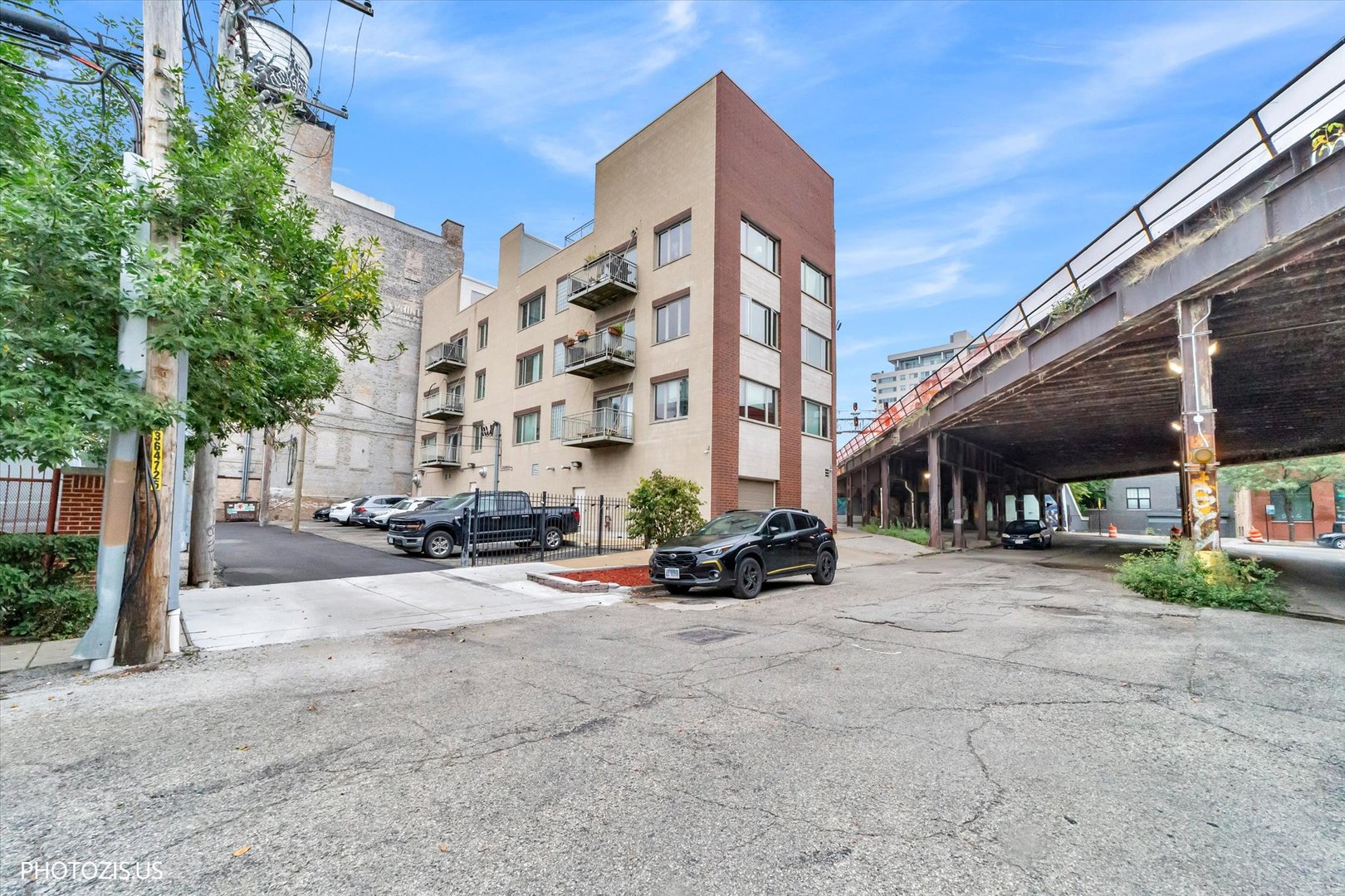 912 W Chicago Avenue 403 Property Photo 3