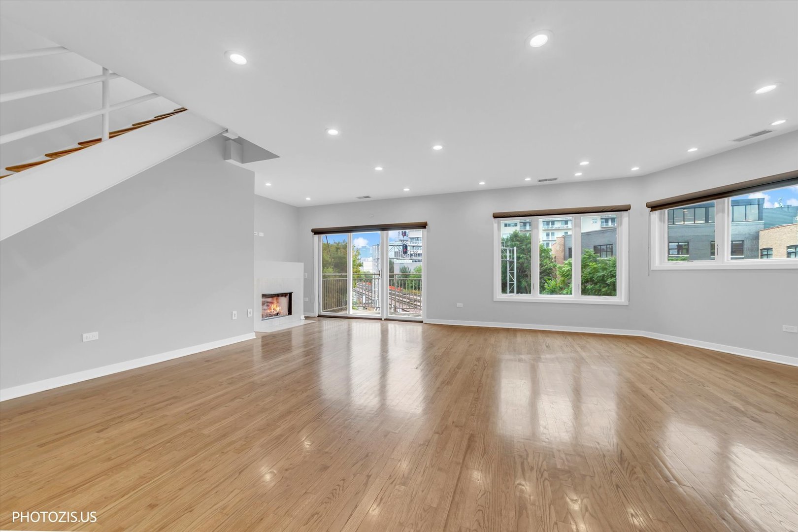 912 W Chicago Avenue 403 Property Photo 6