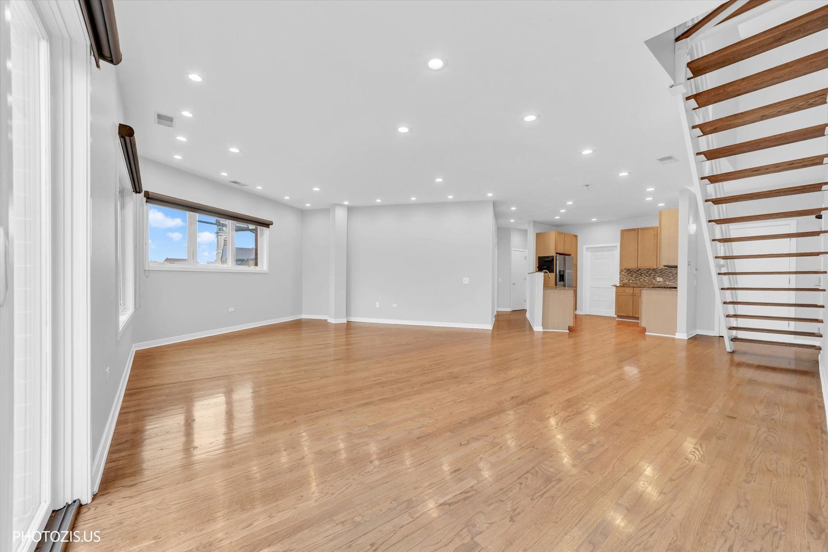 912 W Chicago Avenue 403 Property Photo 8