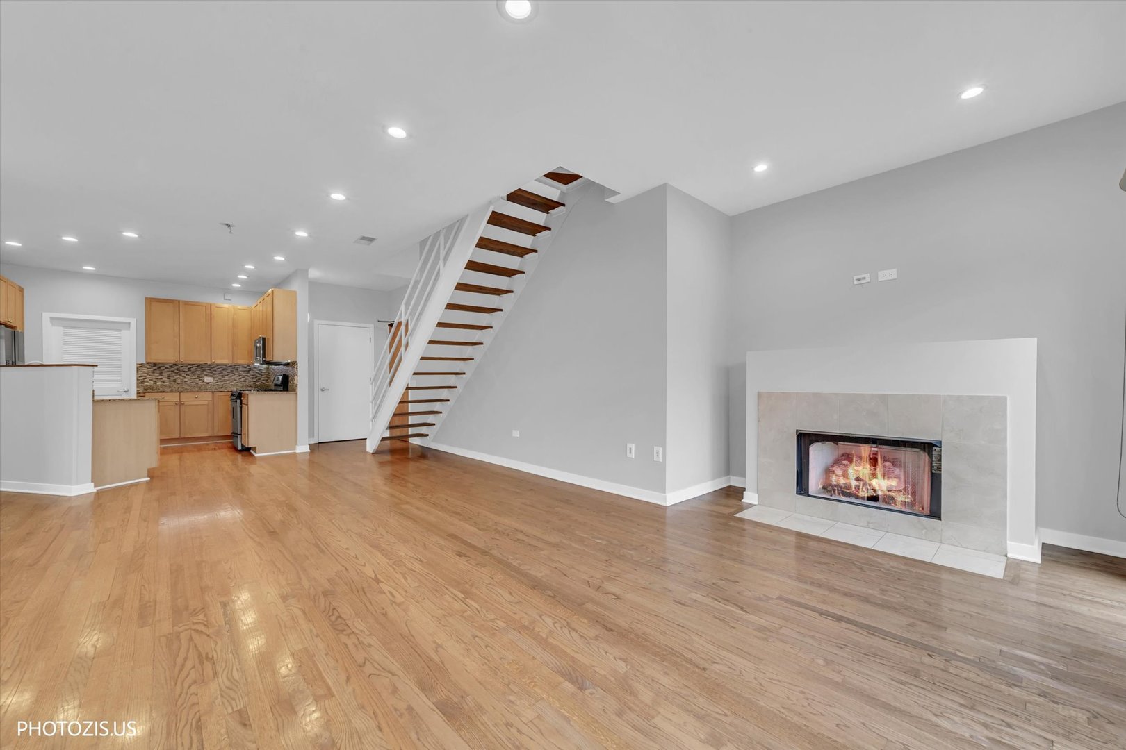 912 W Chicago Avenue 403 Property Photo 9