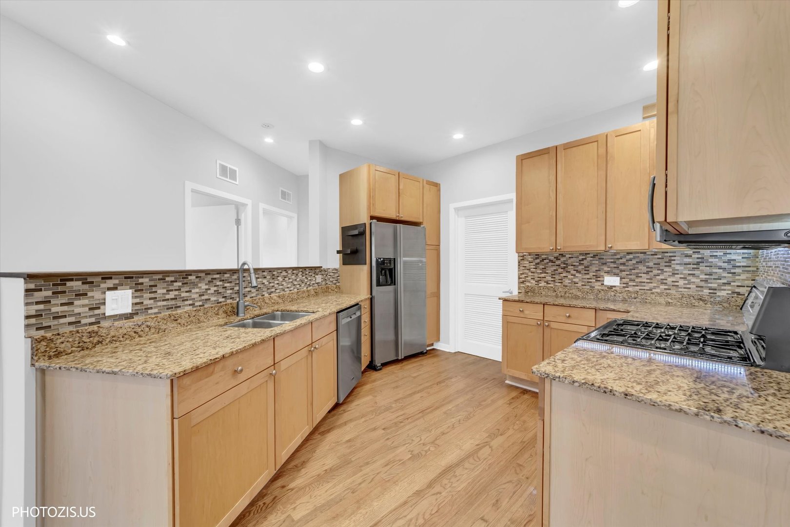 912 W Chicago Avenue 403 Property Photo 16