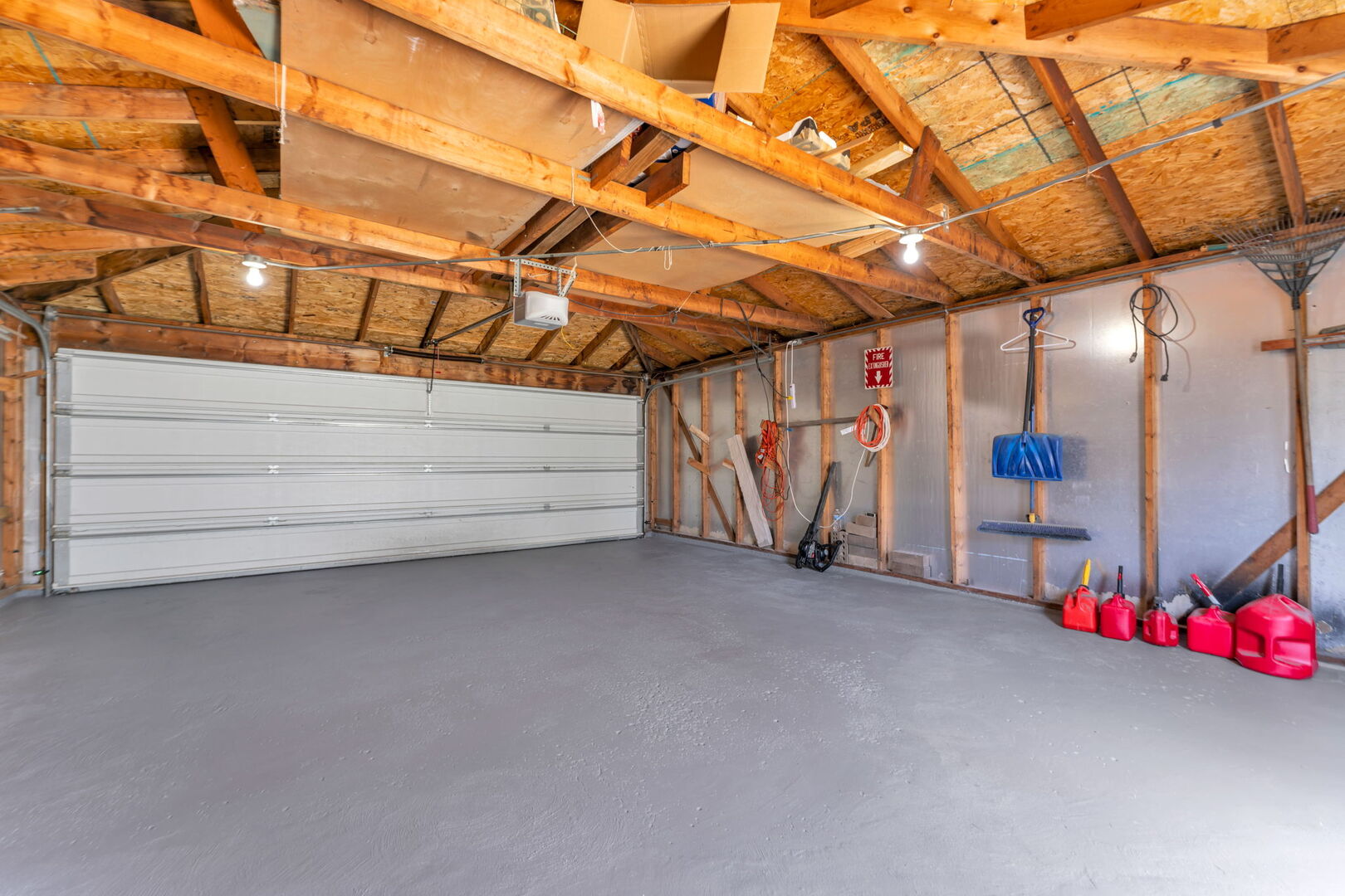 12764178 Property Photo 22