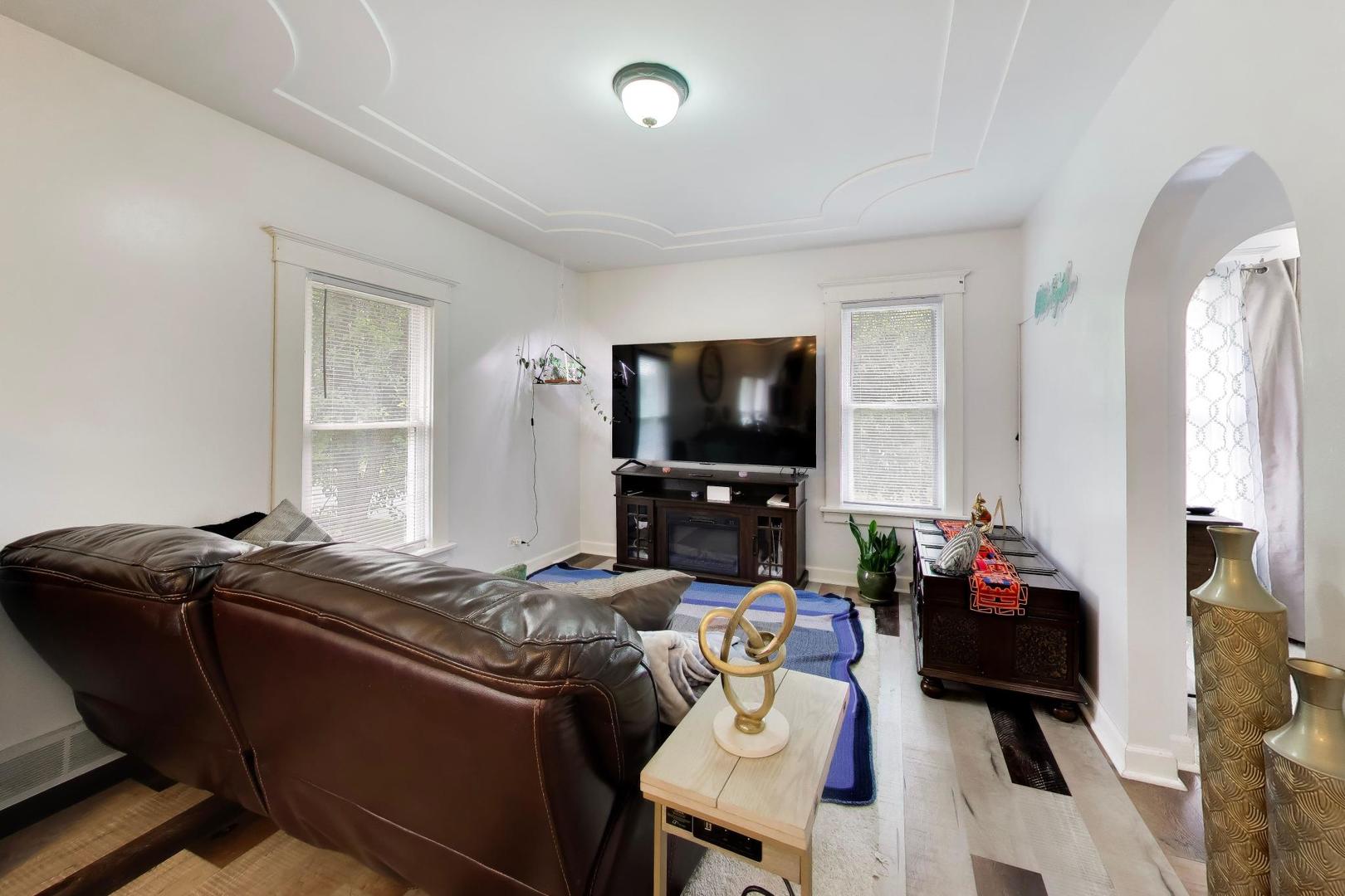 120 Commonwealth Drive 2 Property Photo 8