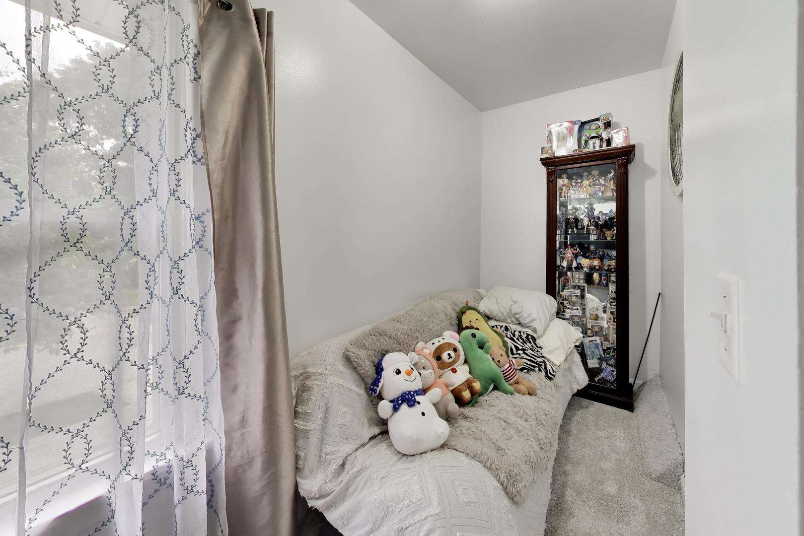 120 Commonwealth Drive 2 Property Photo 15