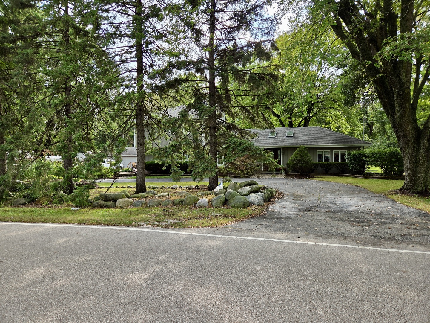 2n720 Woodcrest Drive Property Photo 5