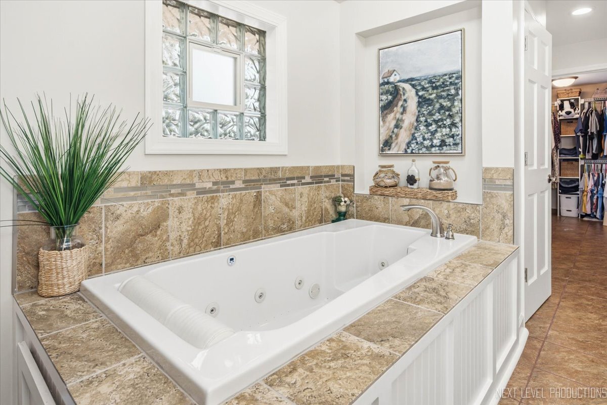 2n720 Woodcrest Drive Property Photo 33