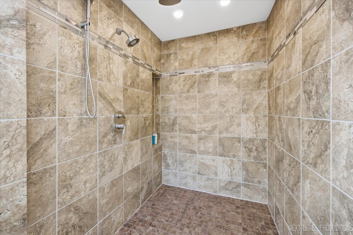 2n720 Woodcrest Drive Property Photo 34