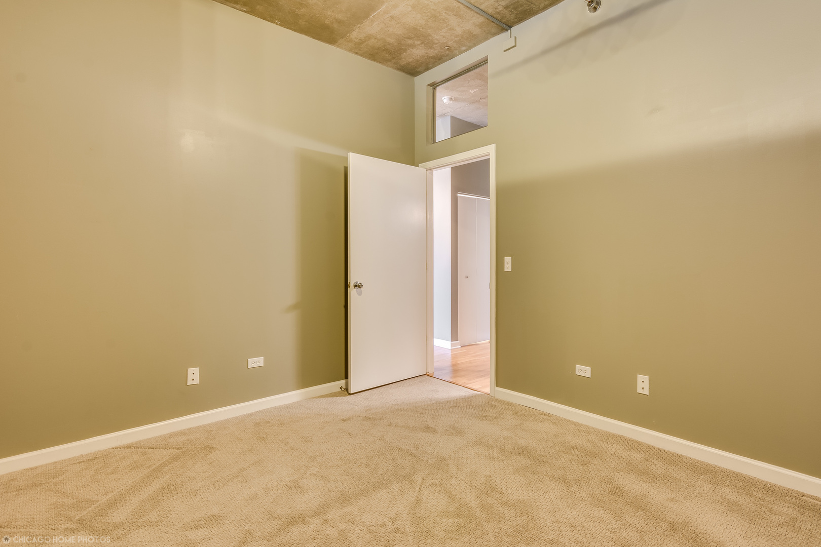 1122 W Catalpa Avenue 402 Property Photo 8