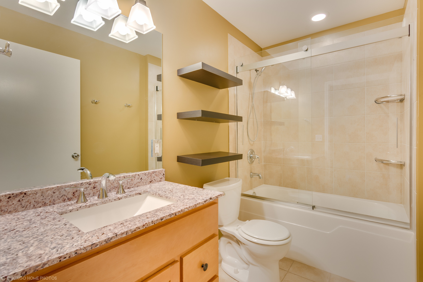 1122 W Catalpa Avenue 402 Property Photo 12