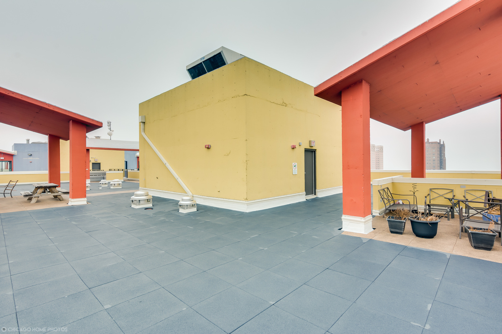 1122 W Catalpa Avenue 402 Property Photo 15