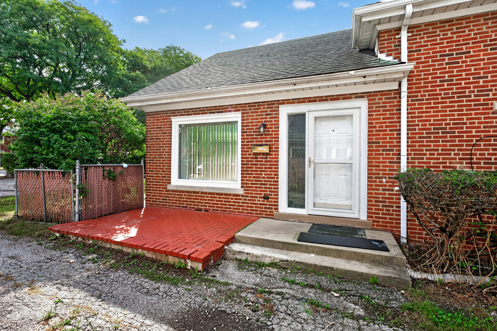 816 S La Grange Road Property Photo 1