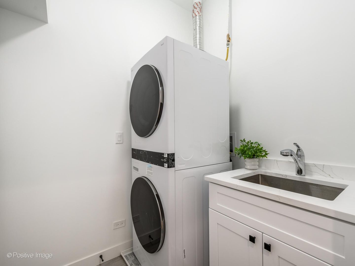 1345 W Grand Avenue 2s Property Photo 18