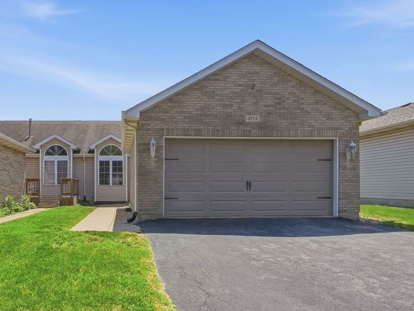 4314 River Glen Drive Property Photo 1