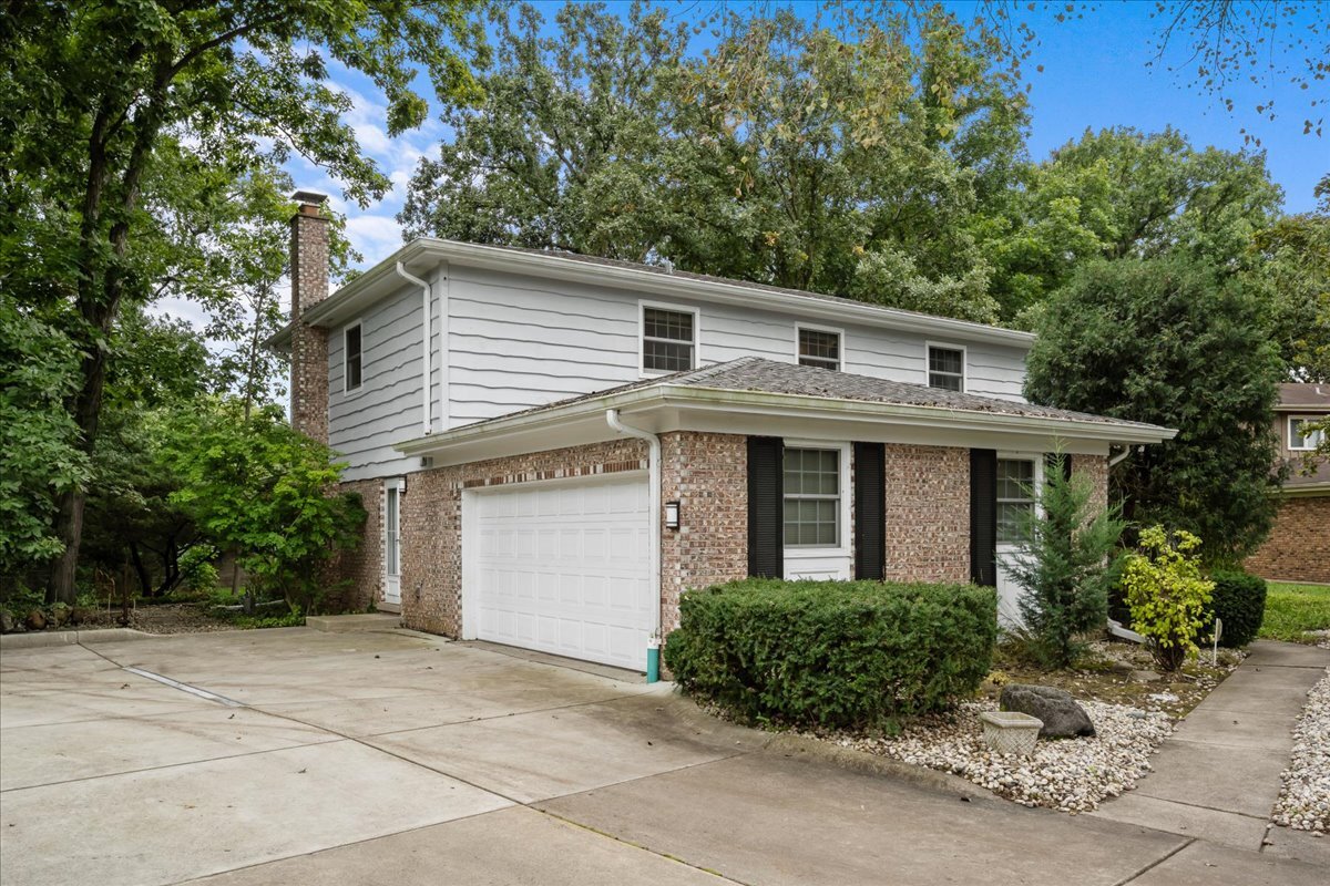 1745 E Summit Court Property Photo 2