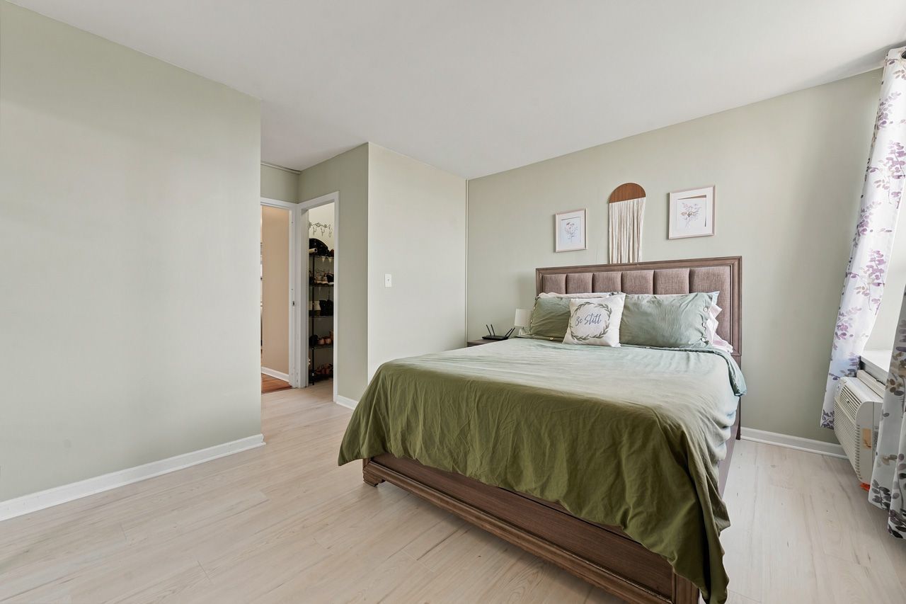 1355 N Sandburg Terrace 1801d Property Photo 16