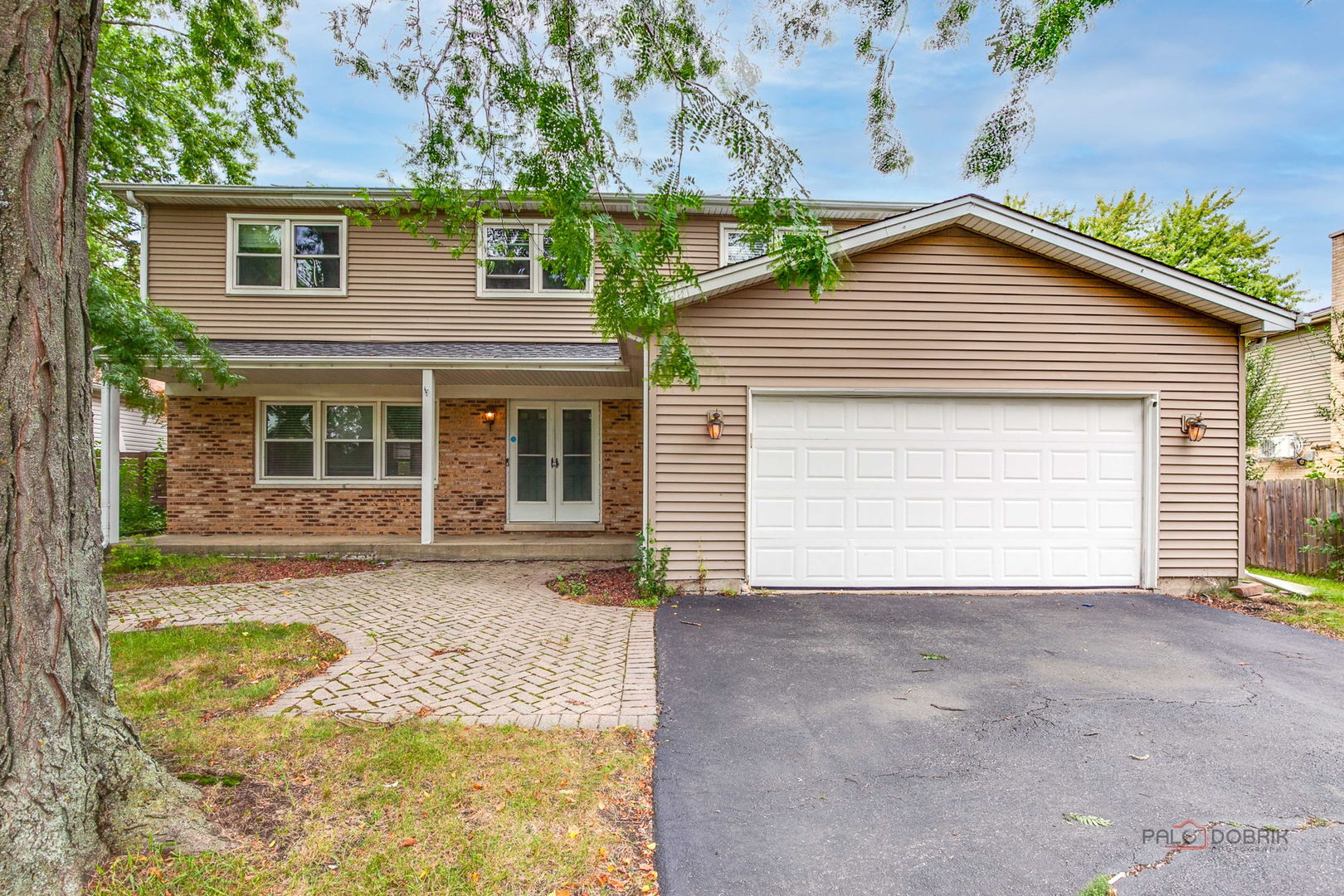 562 Applegate Lane Property Photo 2