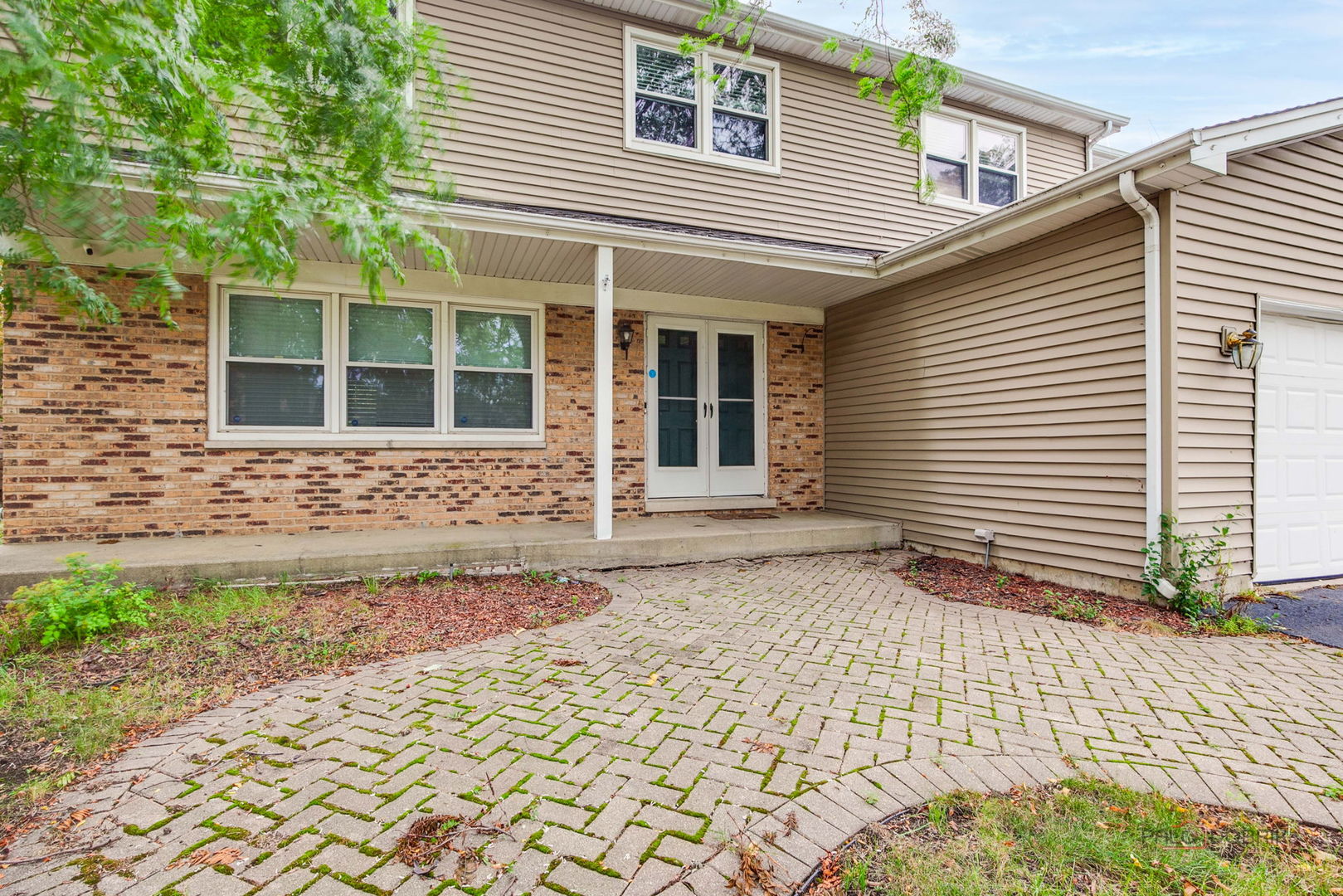 562 Applegate Lane Property Photo 3