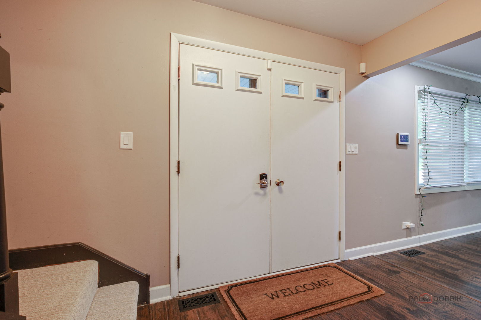 562 Applegate Lane Property Photo 4