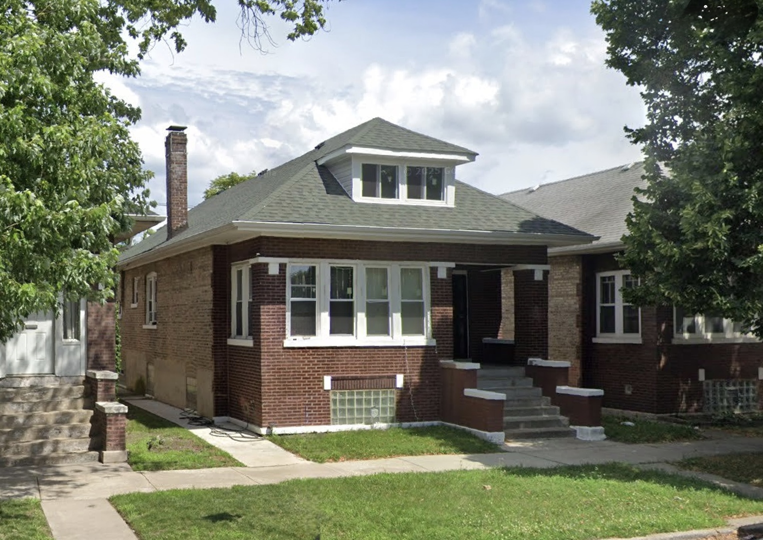 7637 S King Drive Property Photo 1