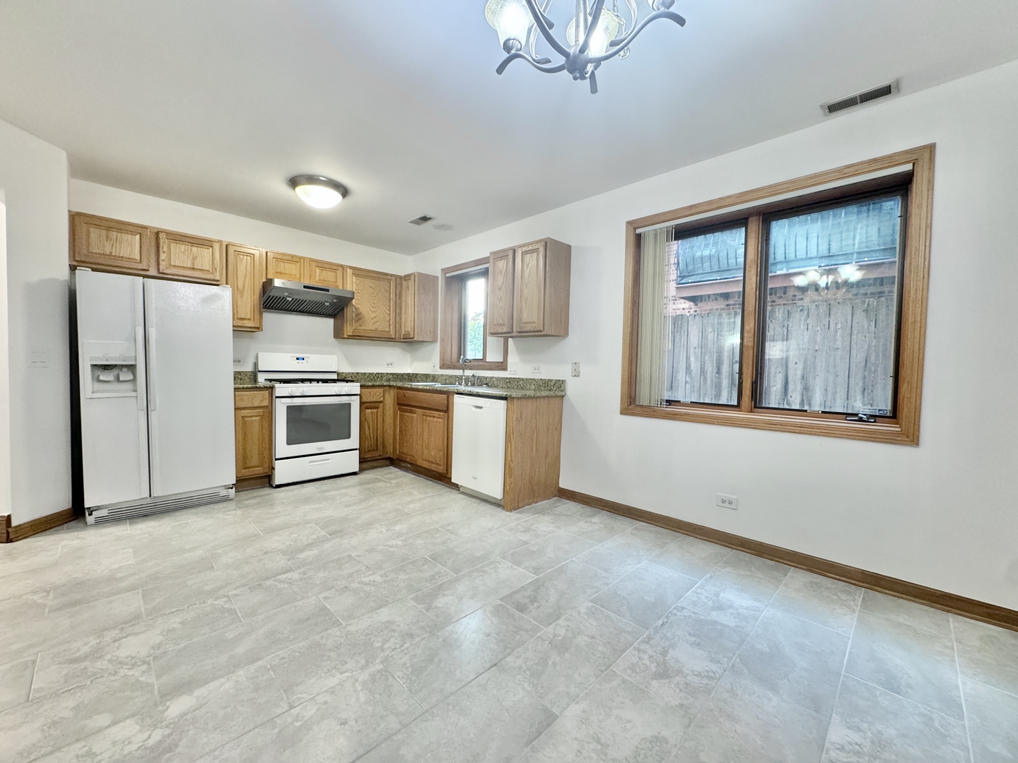 5965 N Northwest Highway 101 Property Photo 17