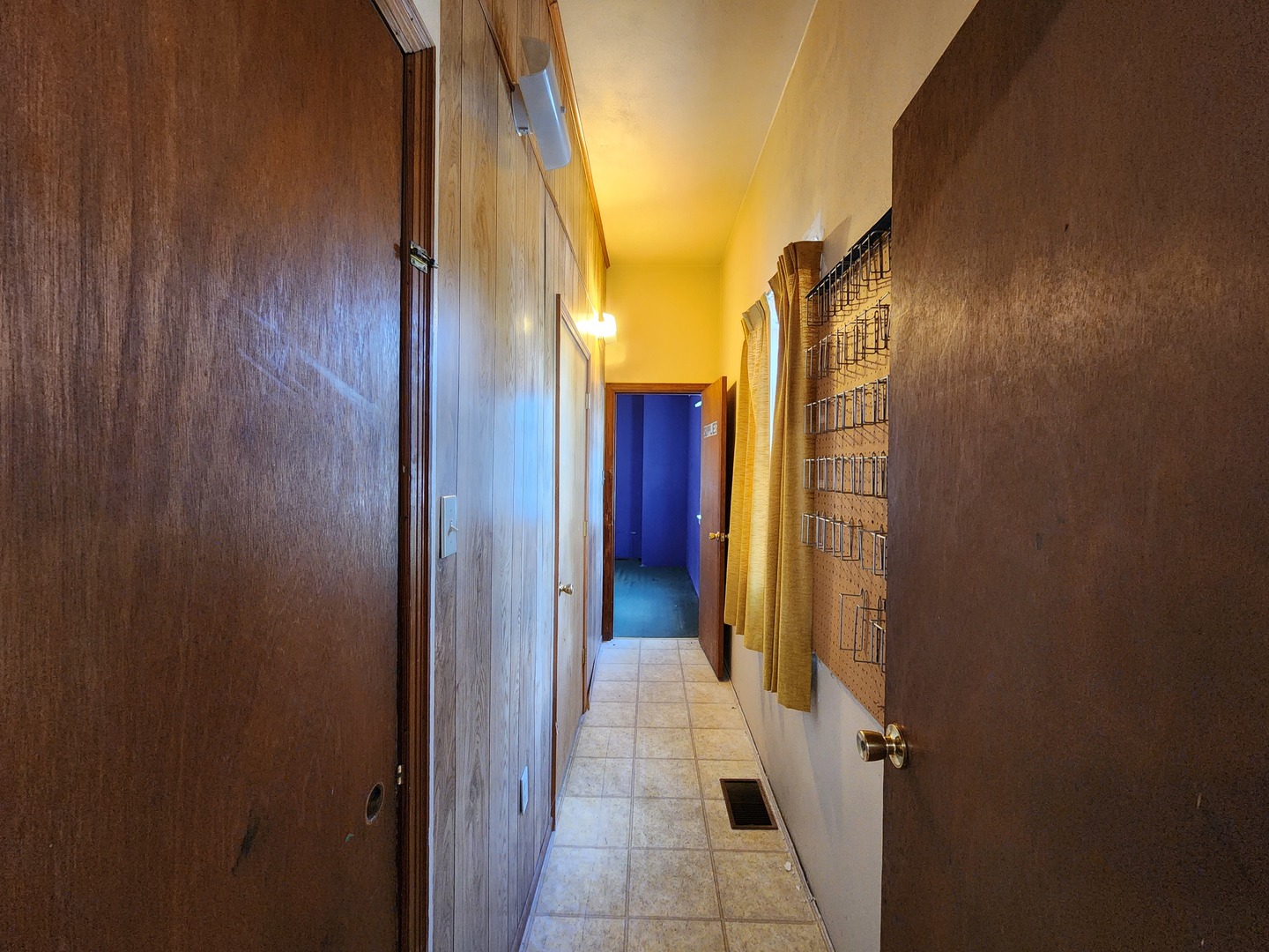 409 S Hill Street Property Photo 14