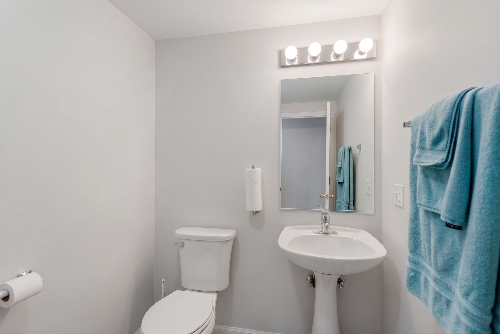 821 N Harlem Avenue Property Photo 8