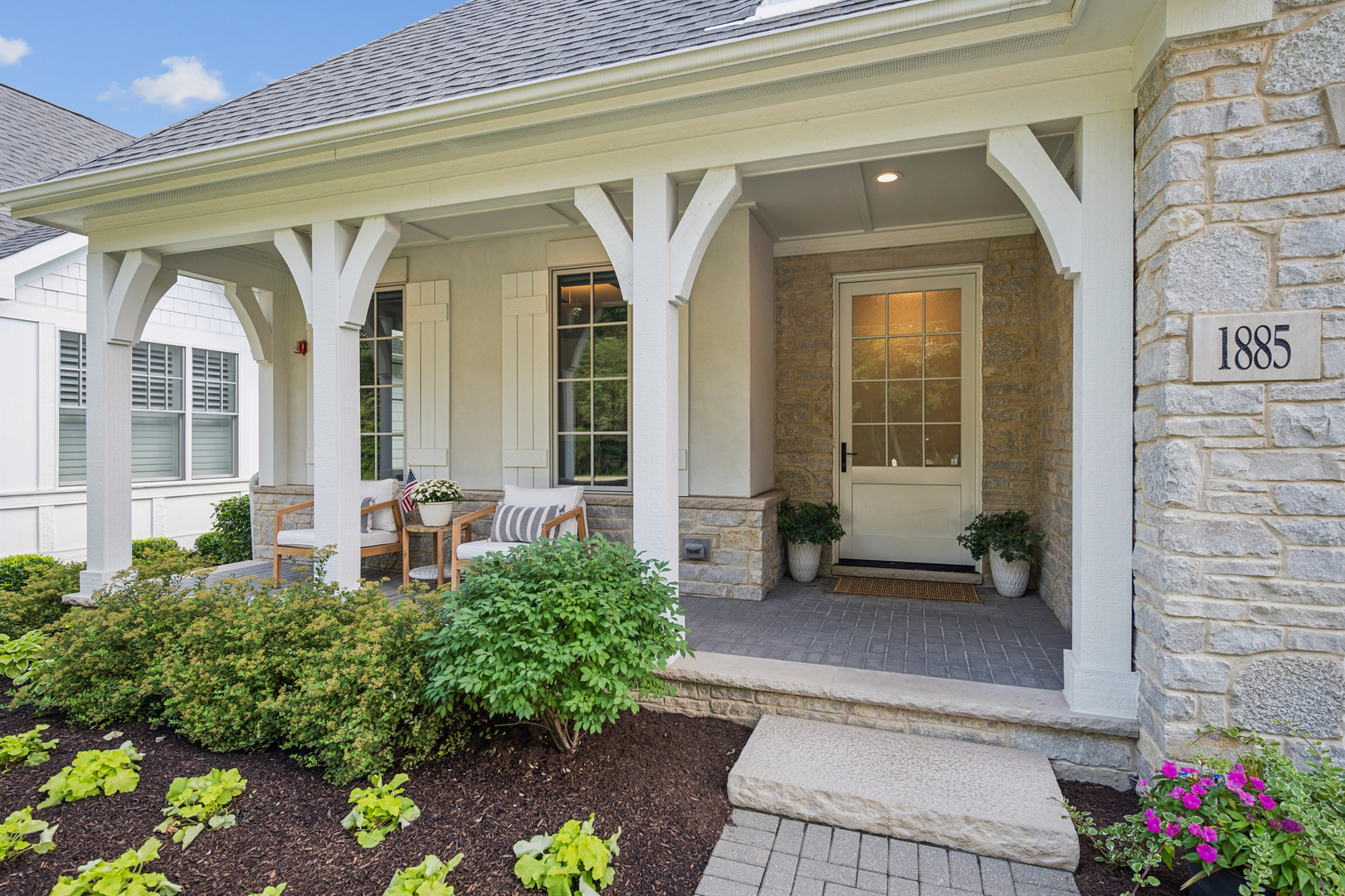 1885 Amberley Court Property Photo 2