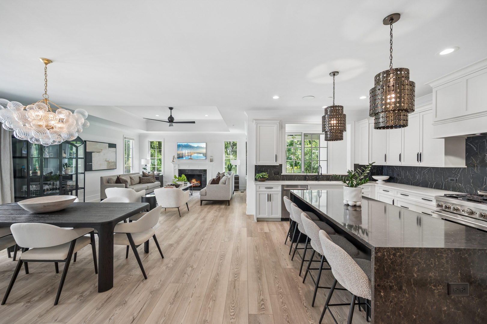 1885 Amberley Court Property Photo 4
