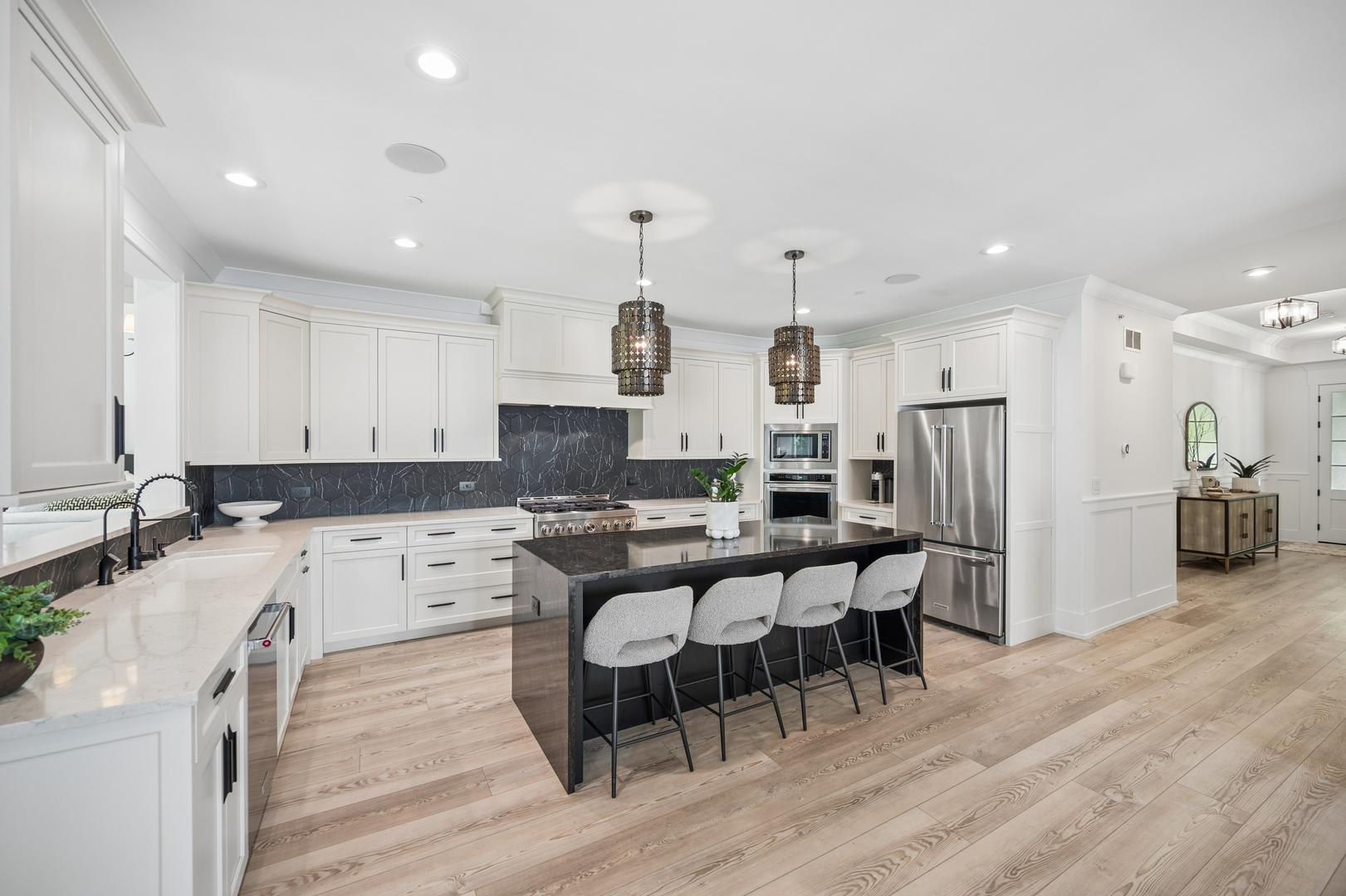 1885 Amberley Court Property Photo 6