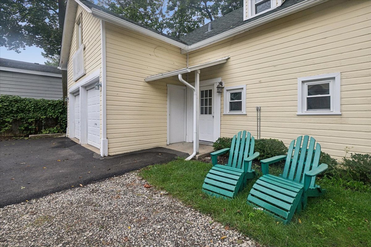 692 Cherry Avenue B Property Photo 2