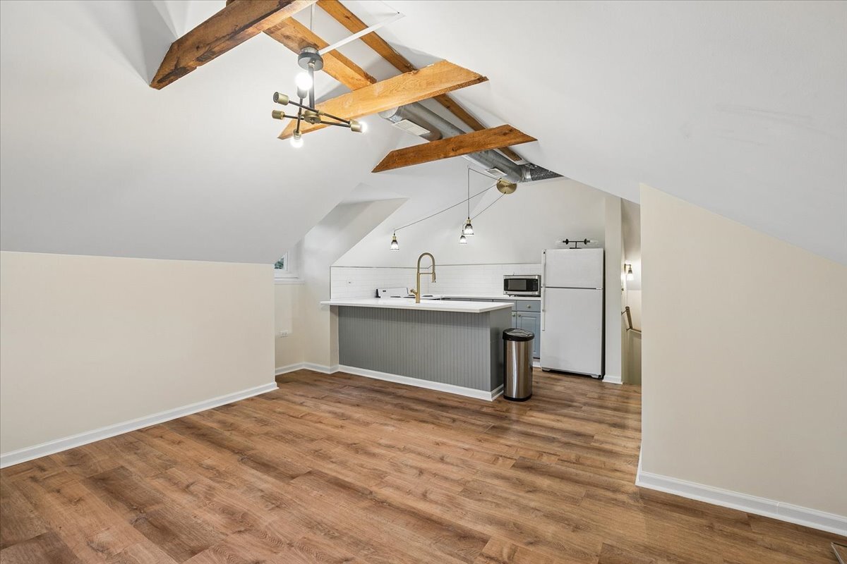 692 Cherry Avenue B Property Photo 9
