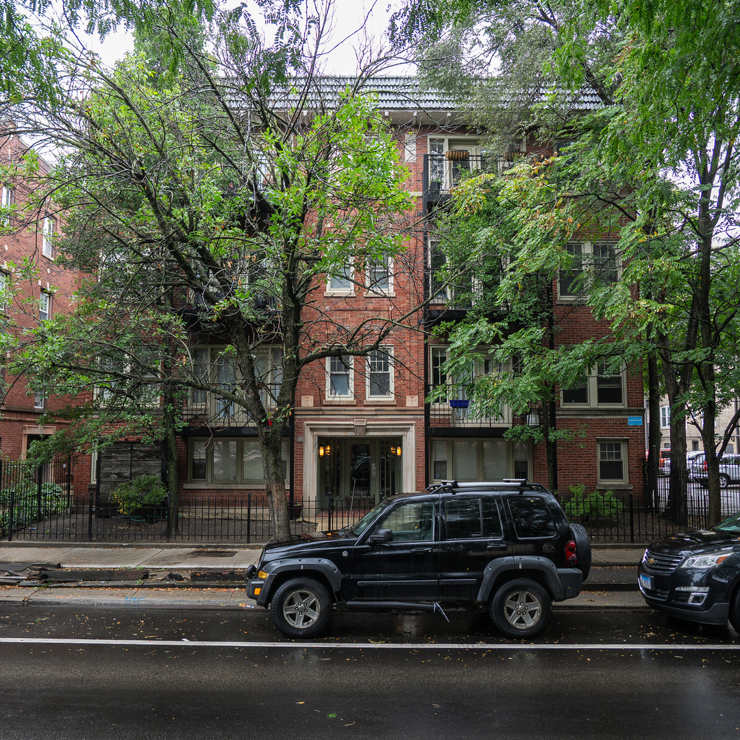 4420 N Ashland Avenue 2w Property Photo 2