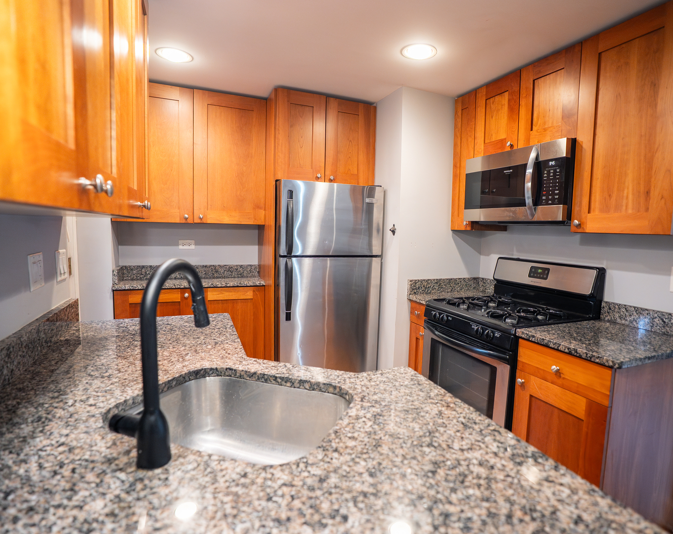 4420 N Ashland Avenue 2w Property Photo 4