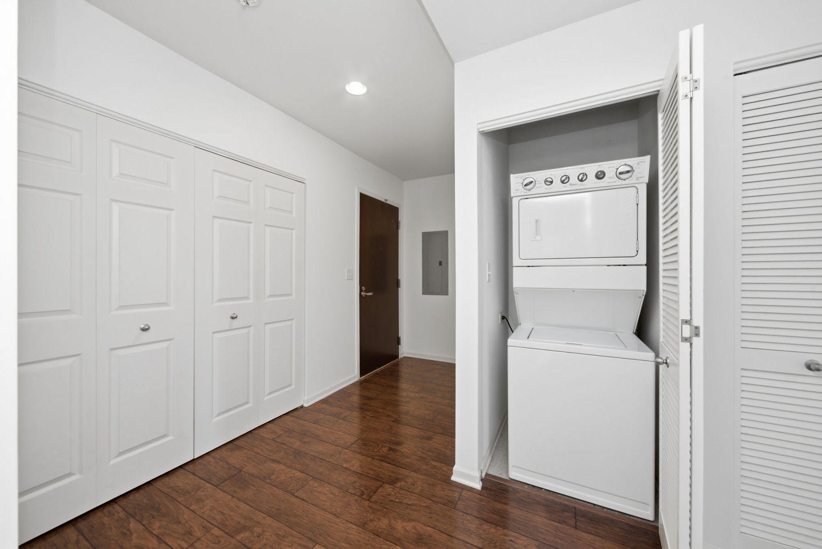 125 Lakeview Drive 207 Property Photo 5