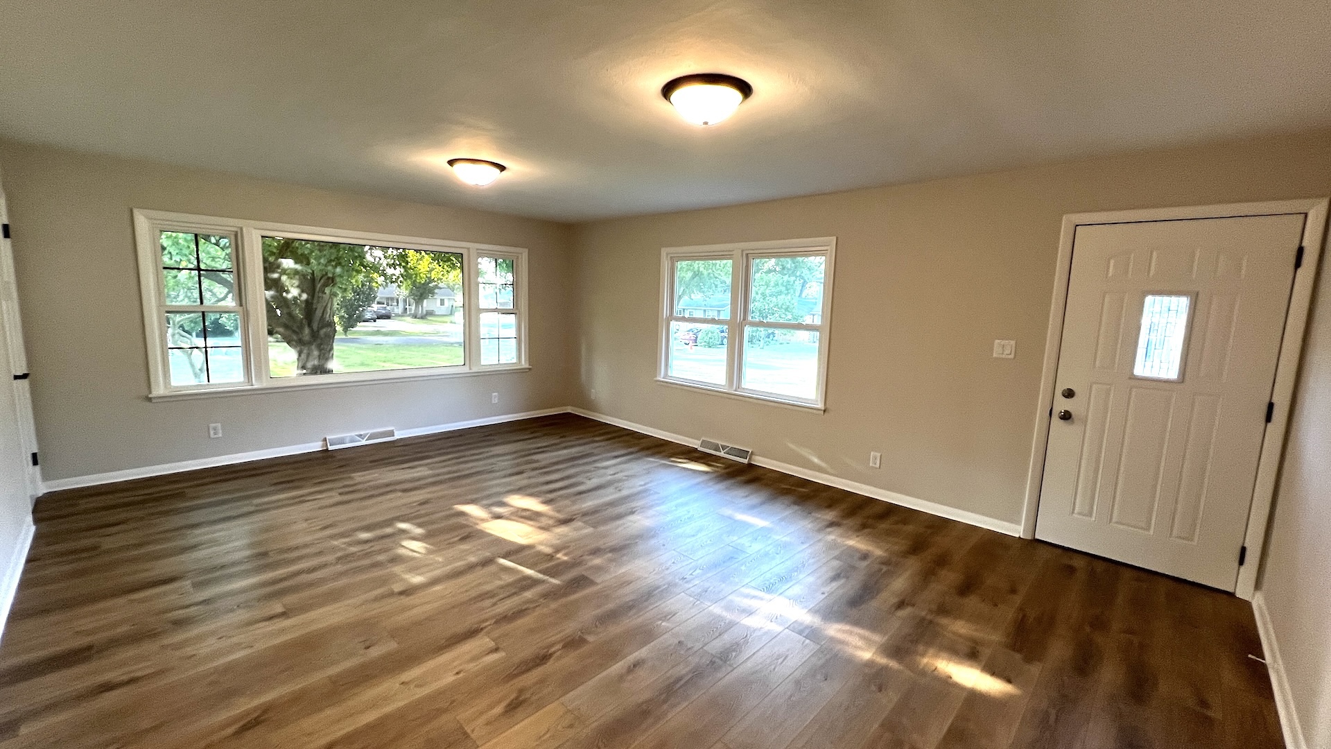 105 W Jackson Street Property Photo 3