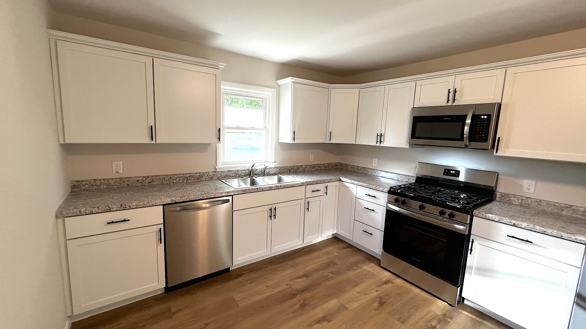 105 W Jackson Street Property Photo 4