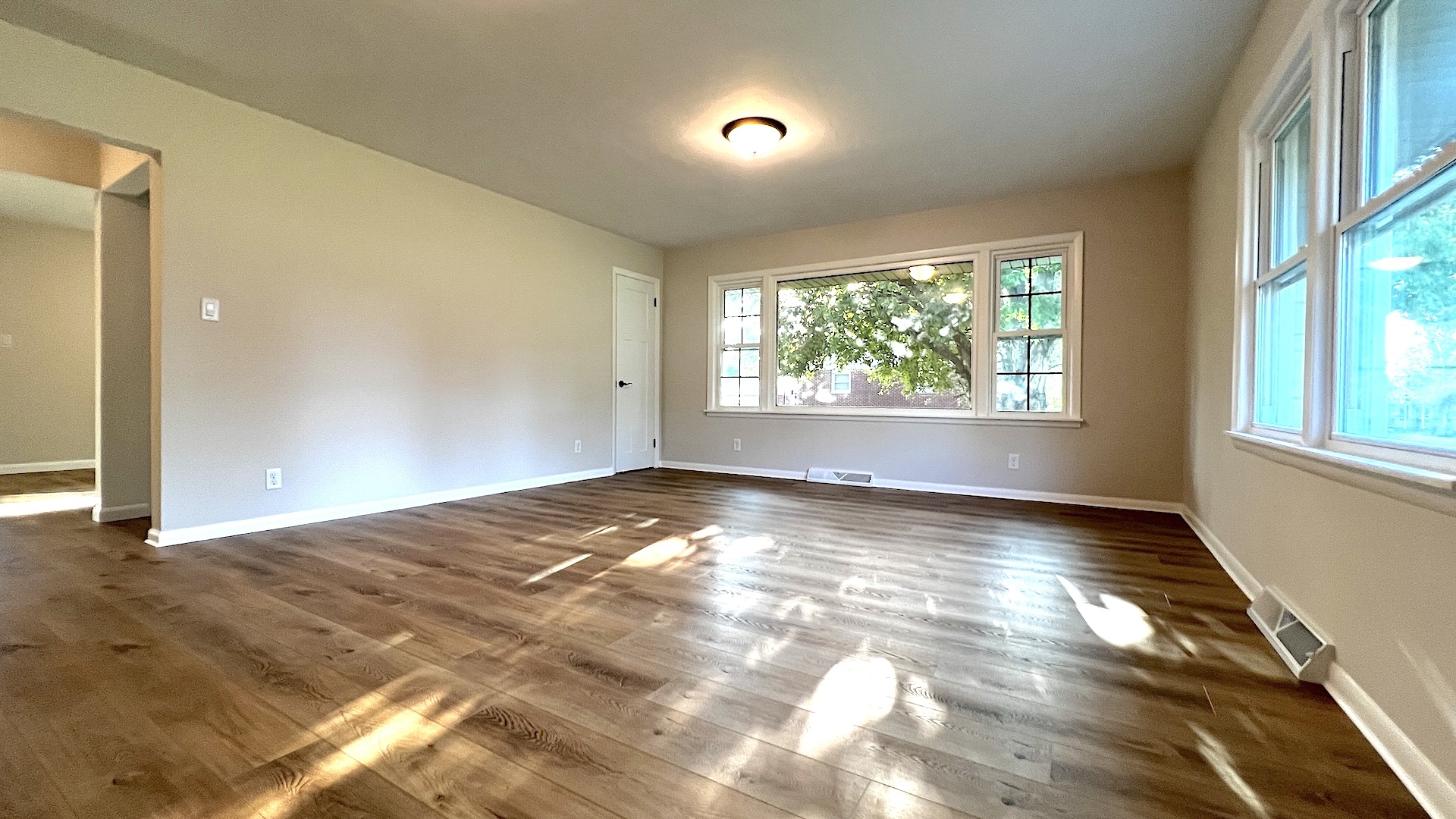 105 W Jackson Street Property Photo 6