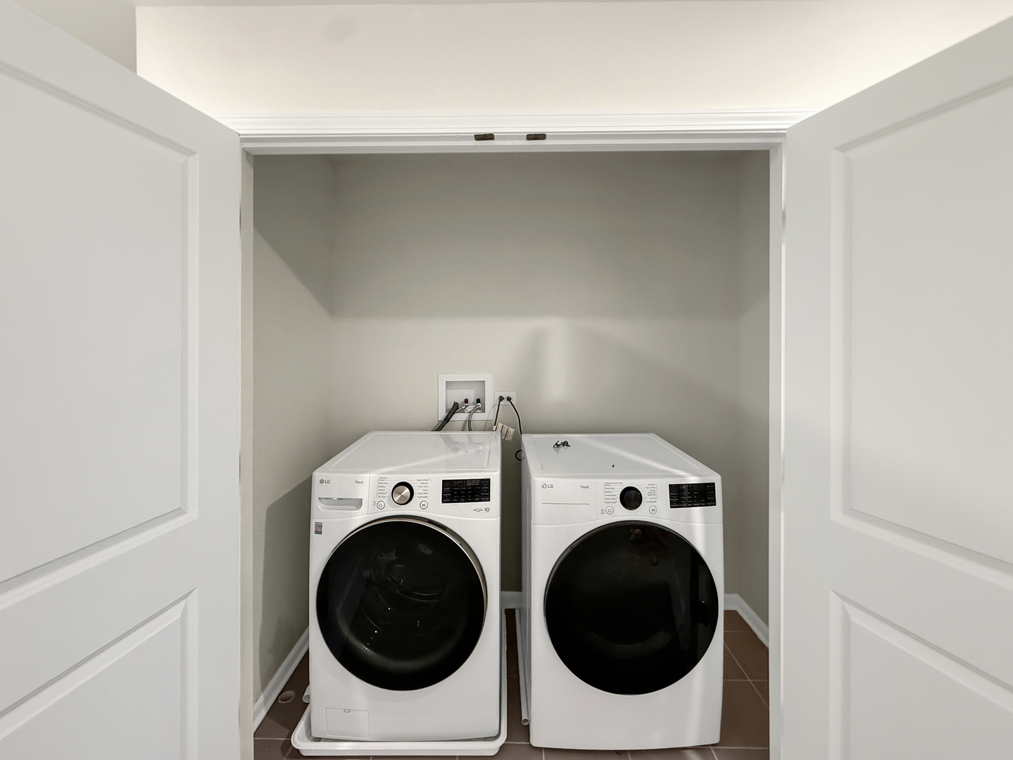 1582 Albany Street Property Photo 22