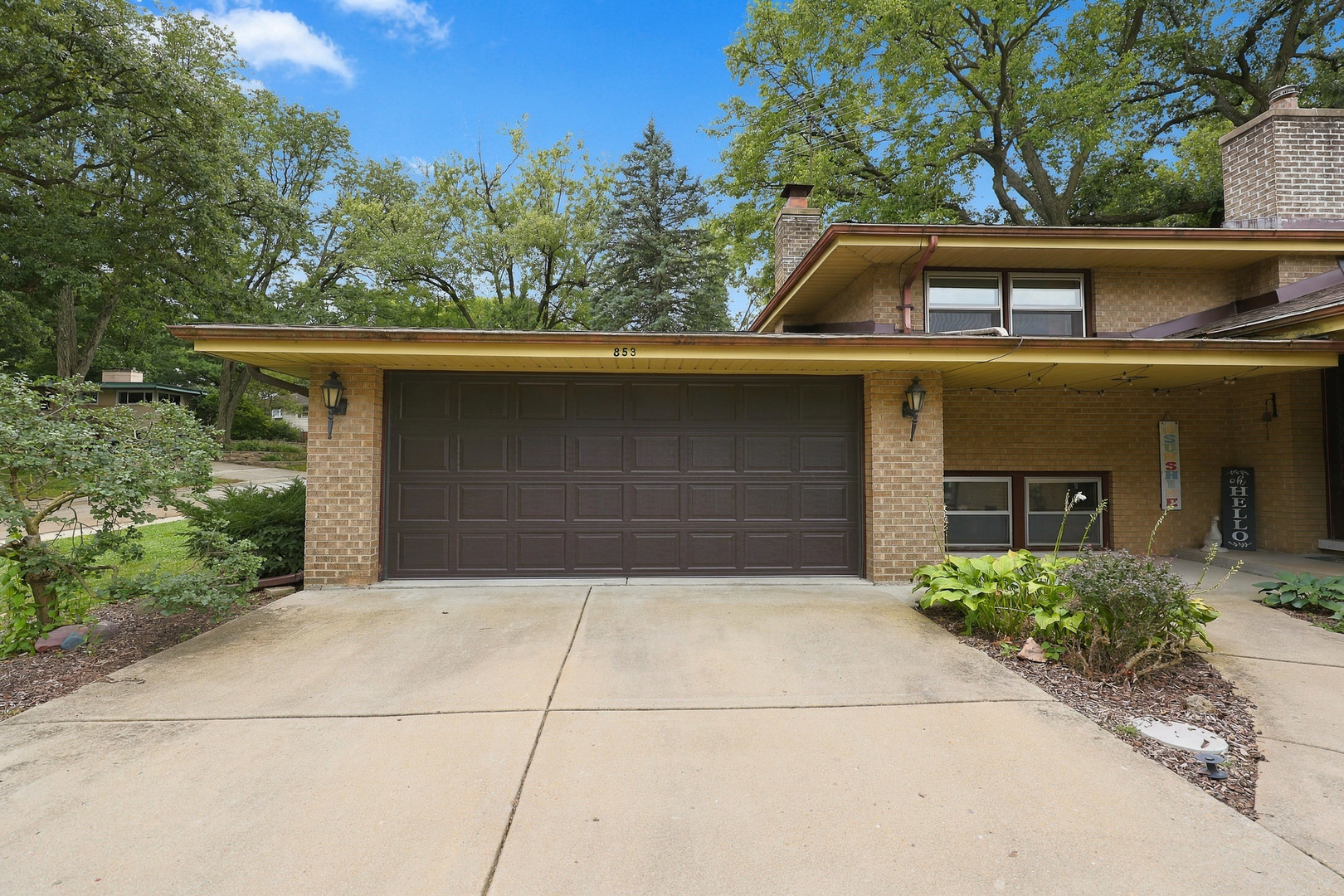 853 Edgewater Drive Property Photo 3