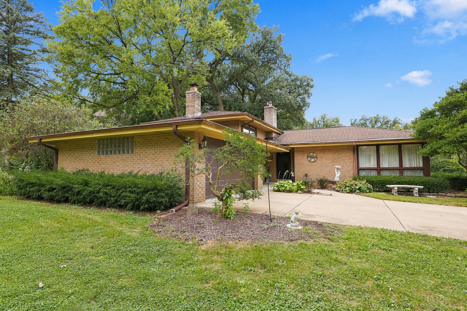 853 Edgewater Drive Property Photo 4