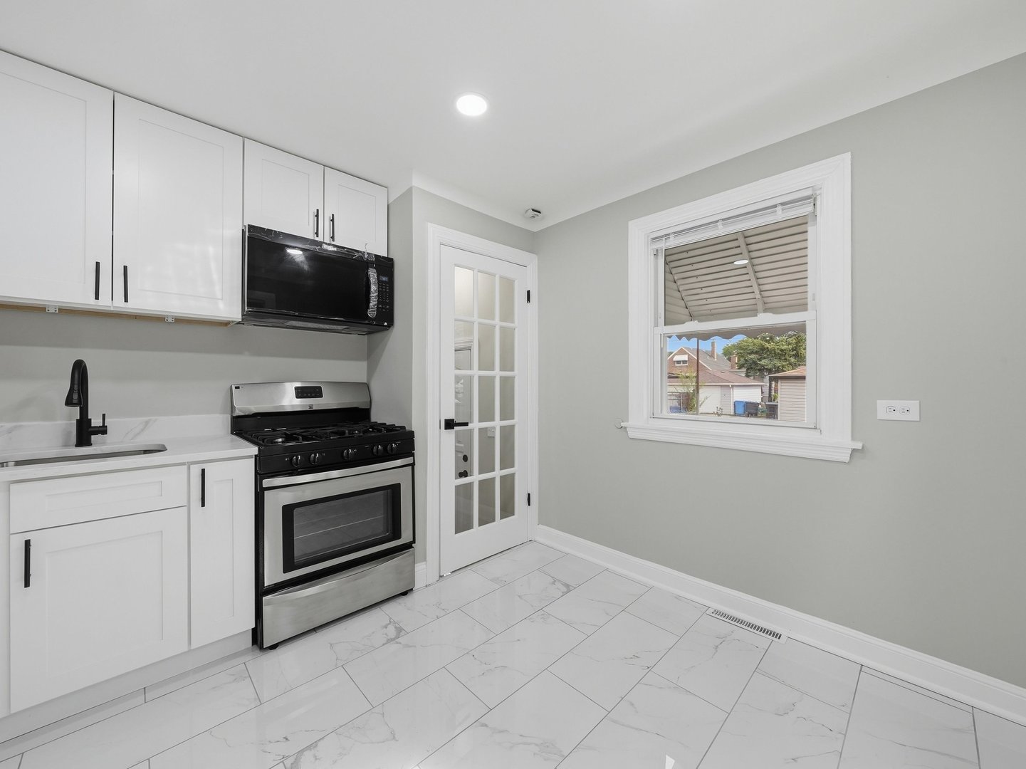 11025 S Avenue O Property Photo 4