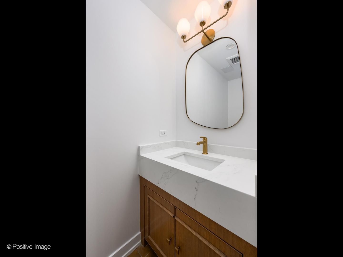 3721 N Kenmore Avenue 1 Property Photo 8