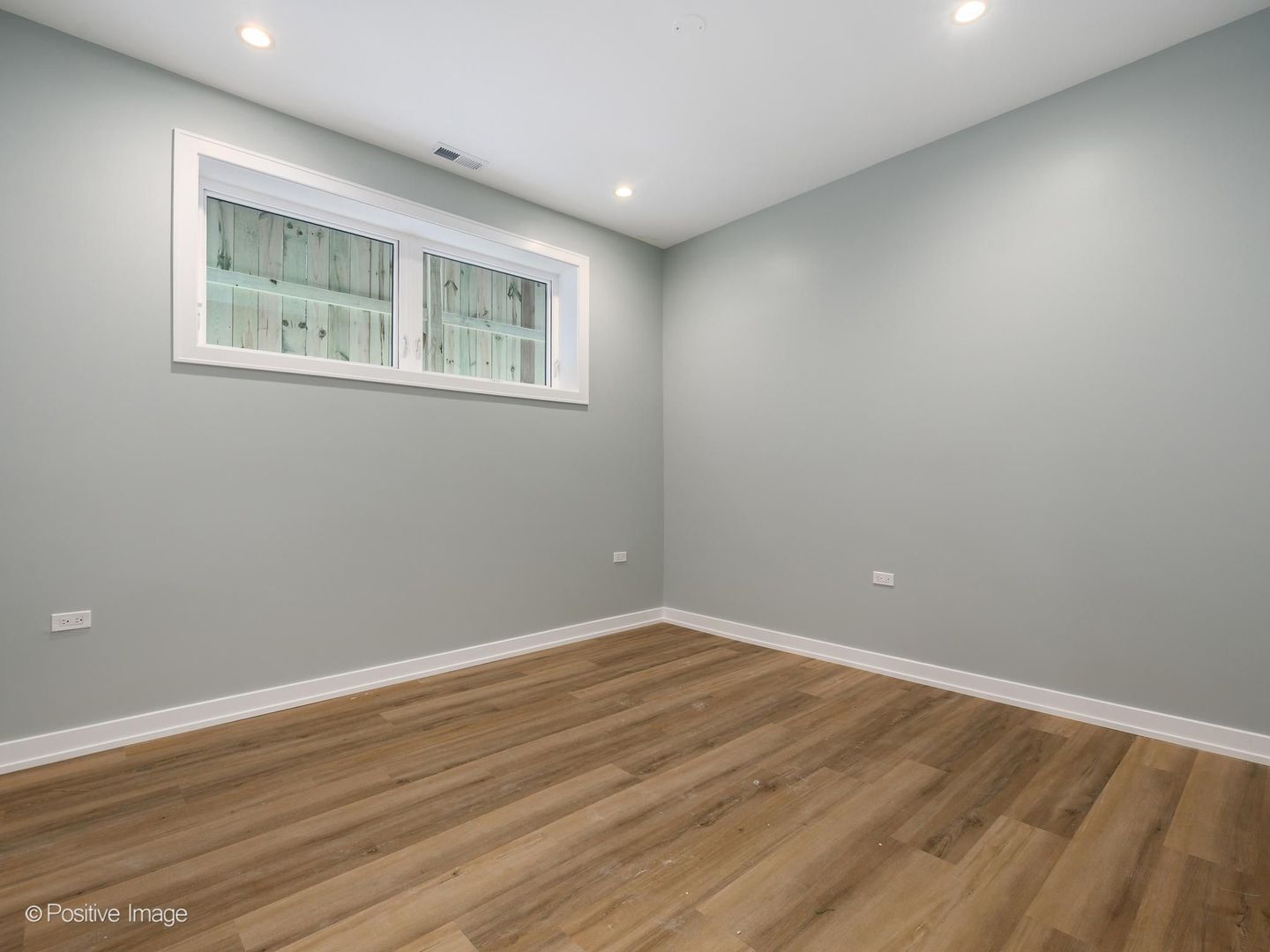 3721 N Kenmore Avenue 1 Property Photo 11