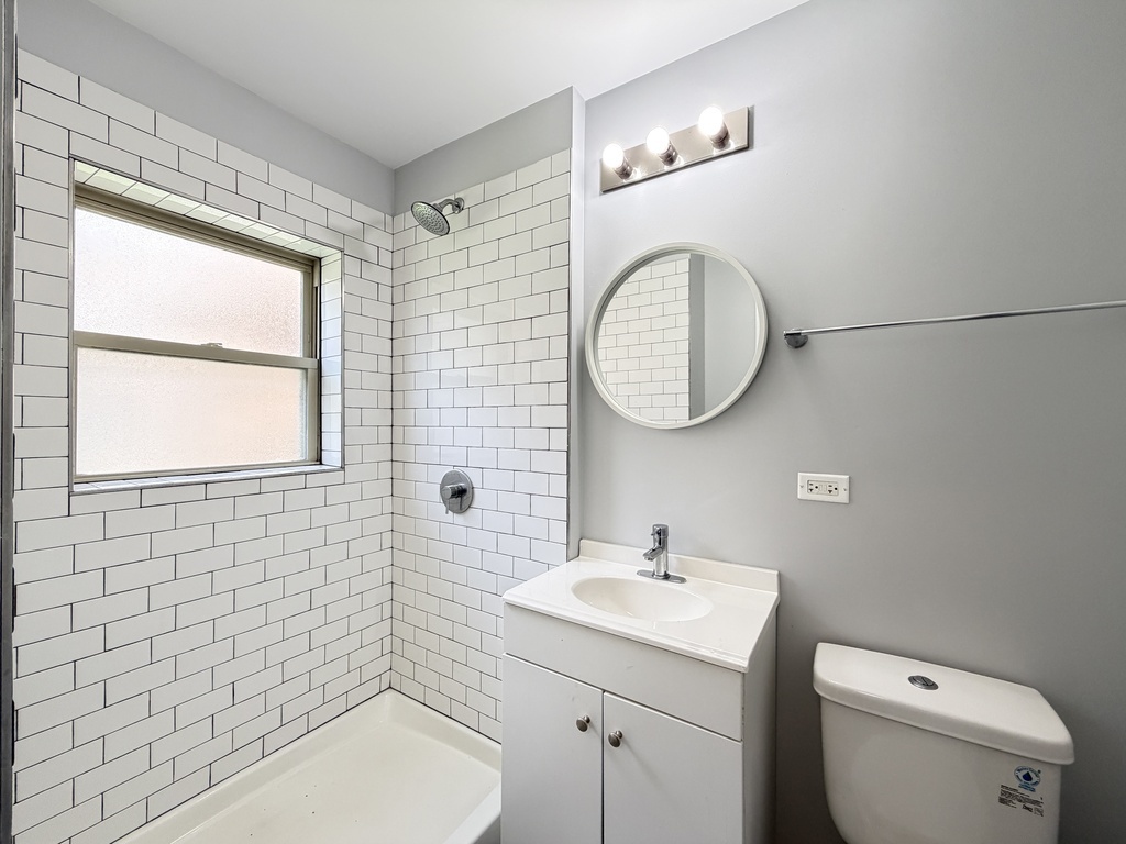 4700 N Racine Avenue 110 Property Photo 18
