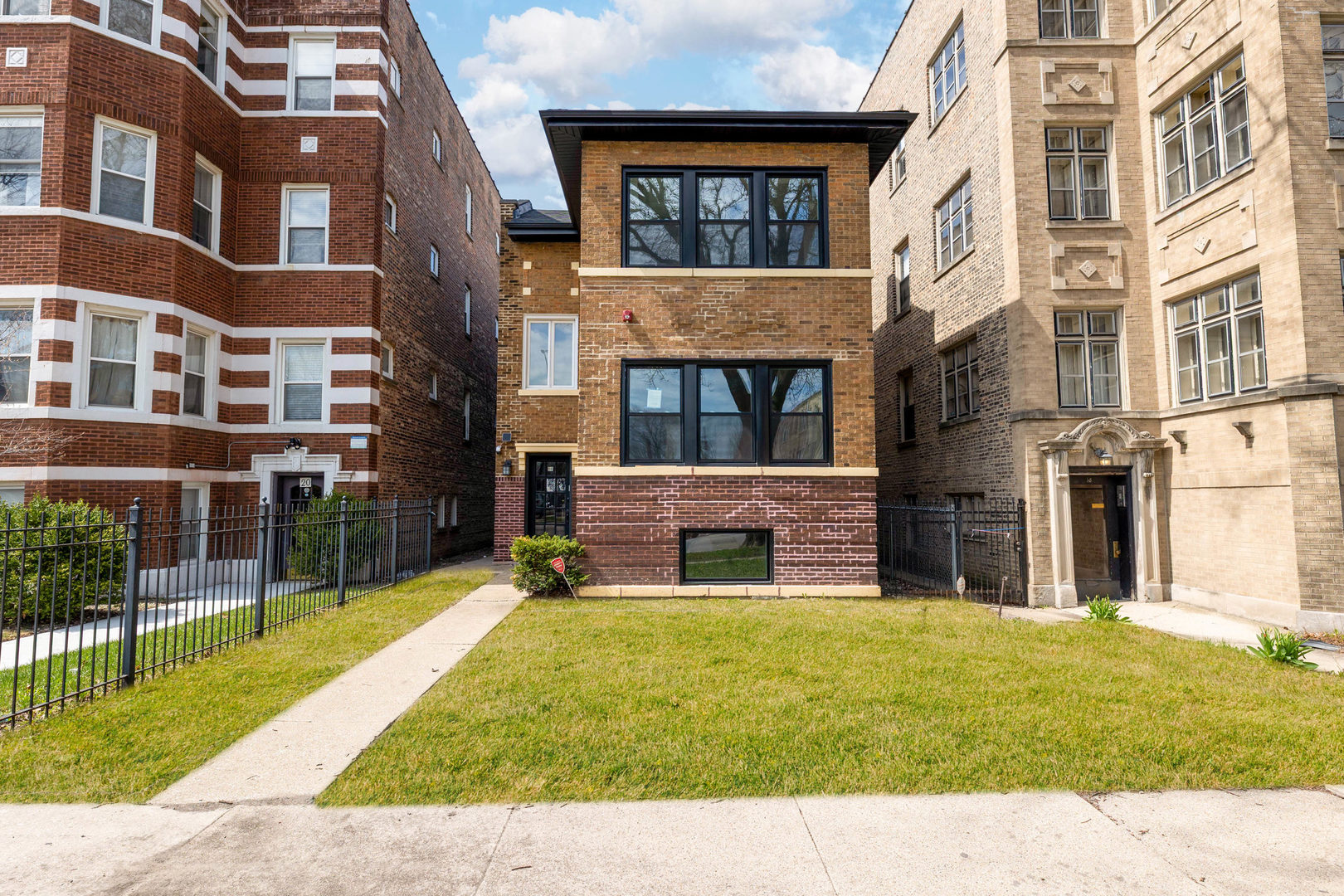 18 S Austin Boulevard 1 Property Photo 1