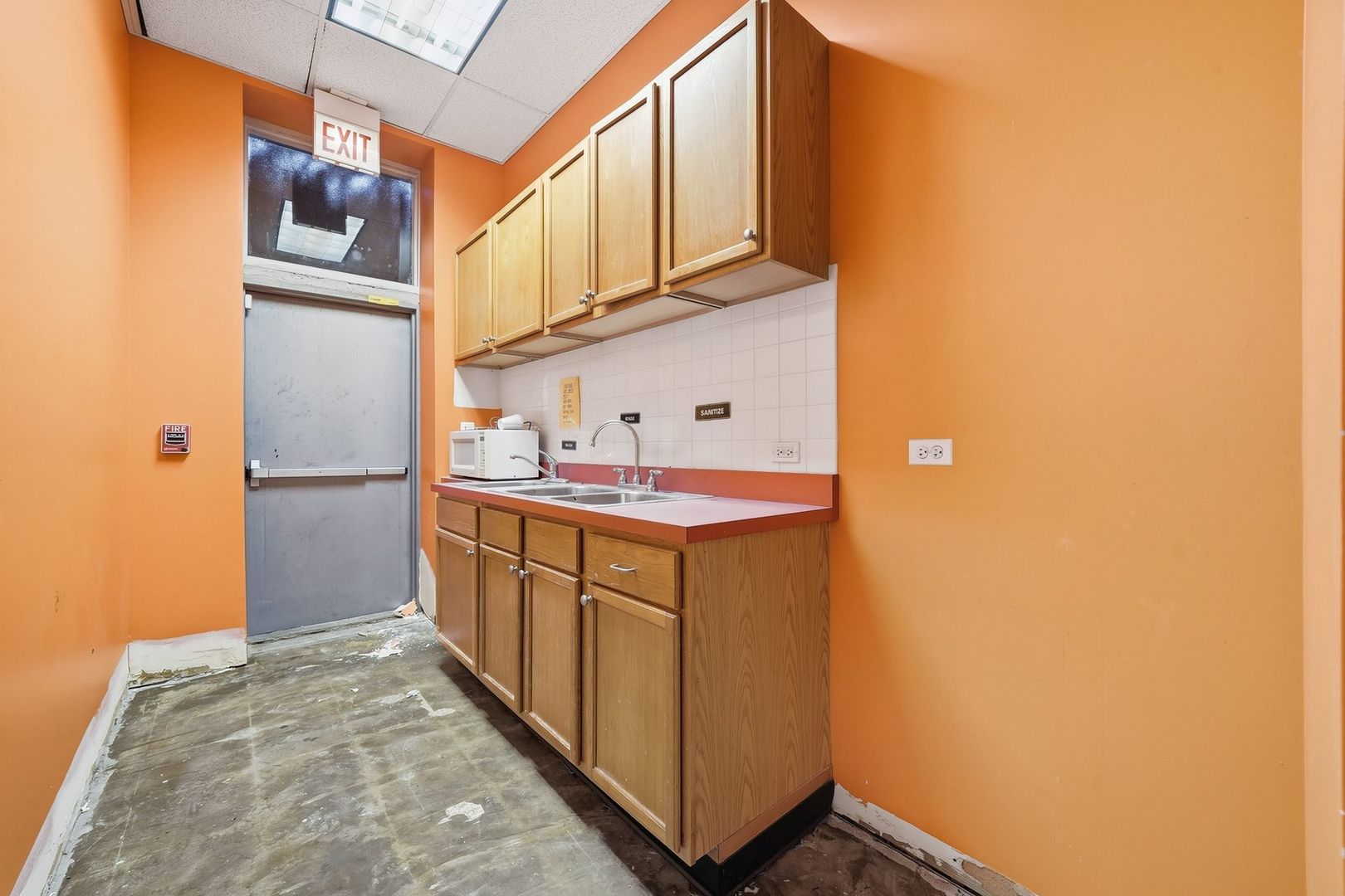 222 E 61st Street Property Photo 16
