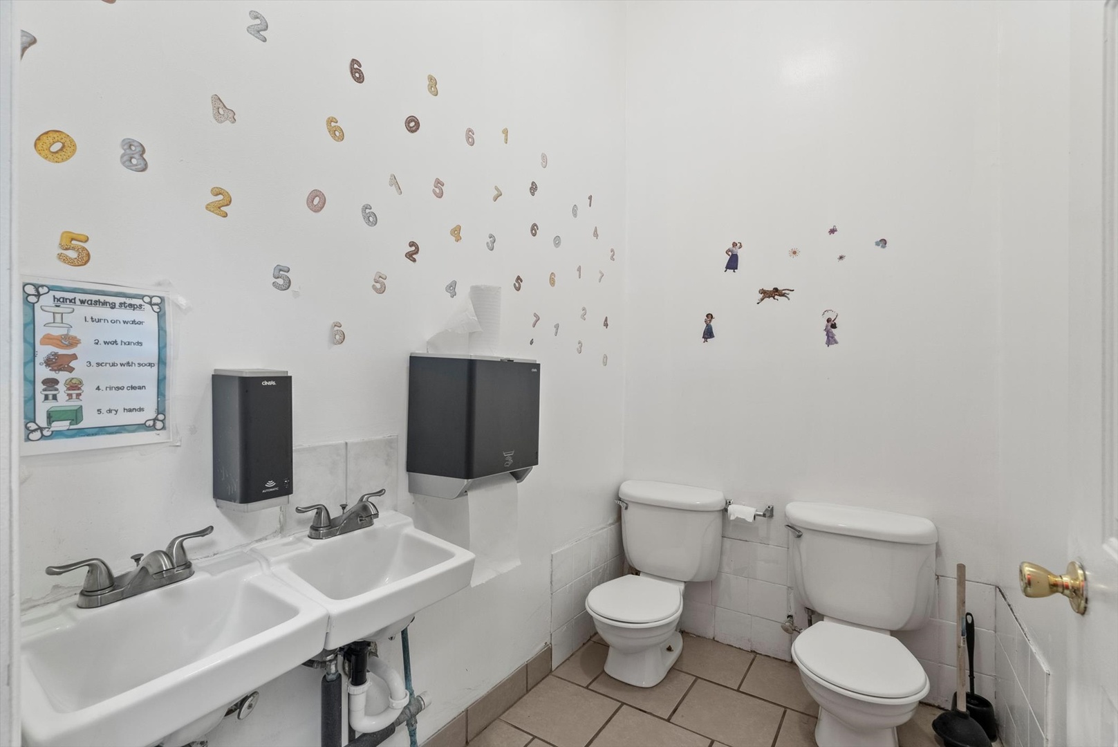 222 E 61st Street Property Photo 17