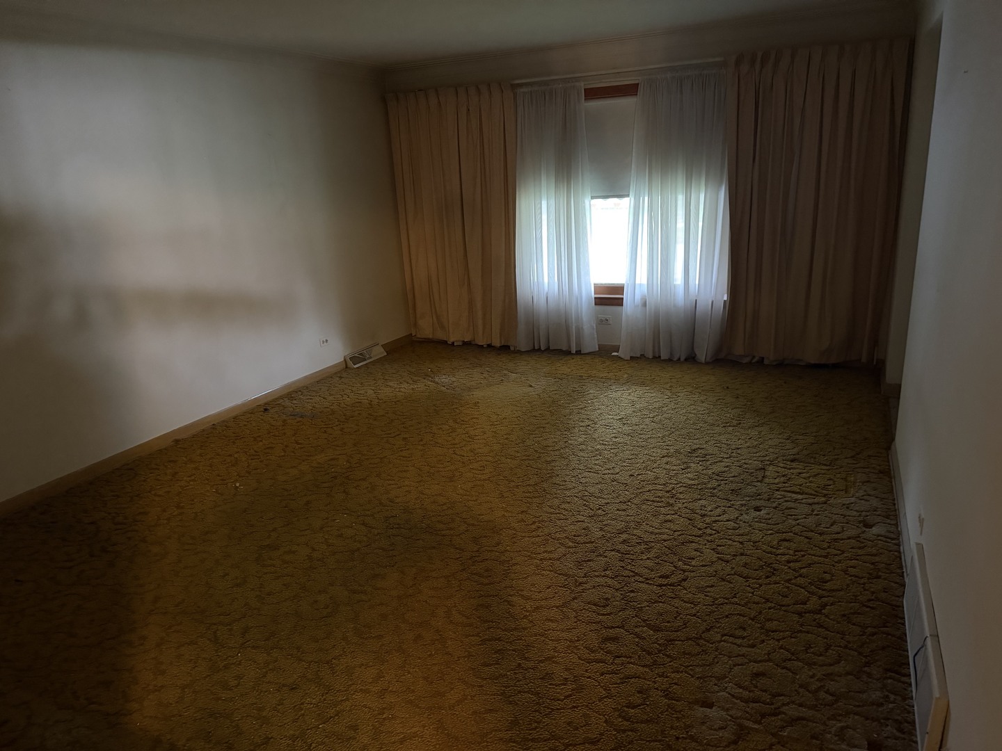 8325 S Karlov Avenue Property Photo 3