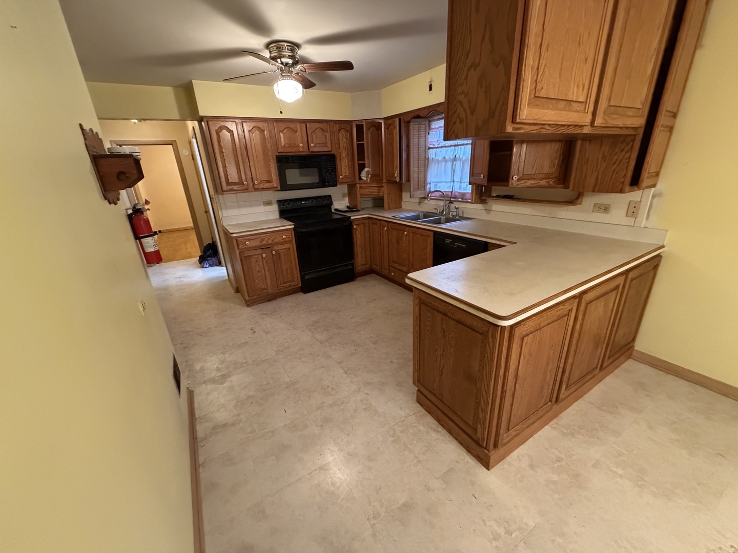 8325 S Karlov Avenue Property Photo 4
